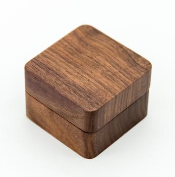 Preview: Square ring case made of nutwood, two slots, closed, side view